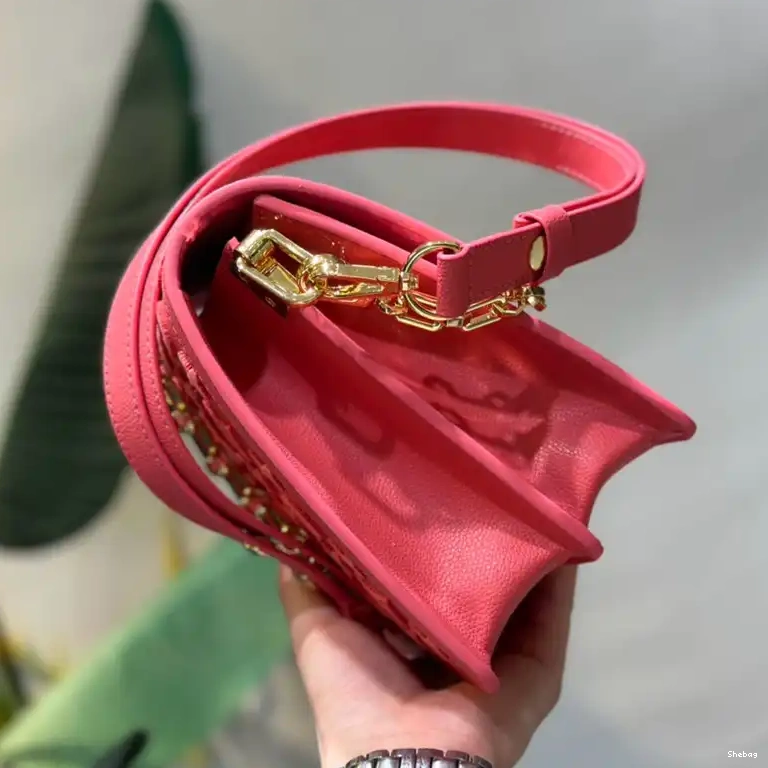LV 2211YA0006 Bag 0606